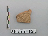 藏品(黃褐色夾砂陶腹片)的圖片